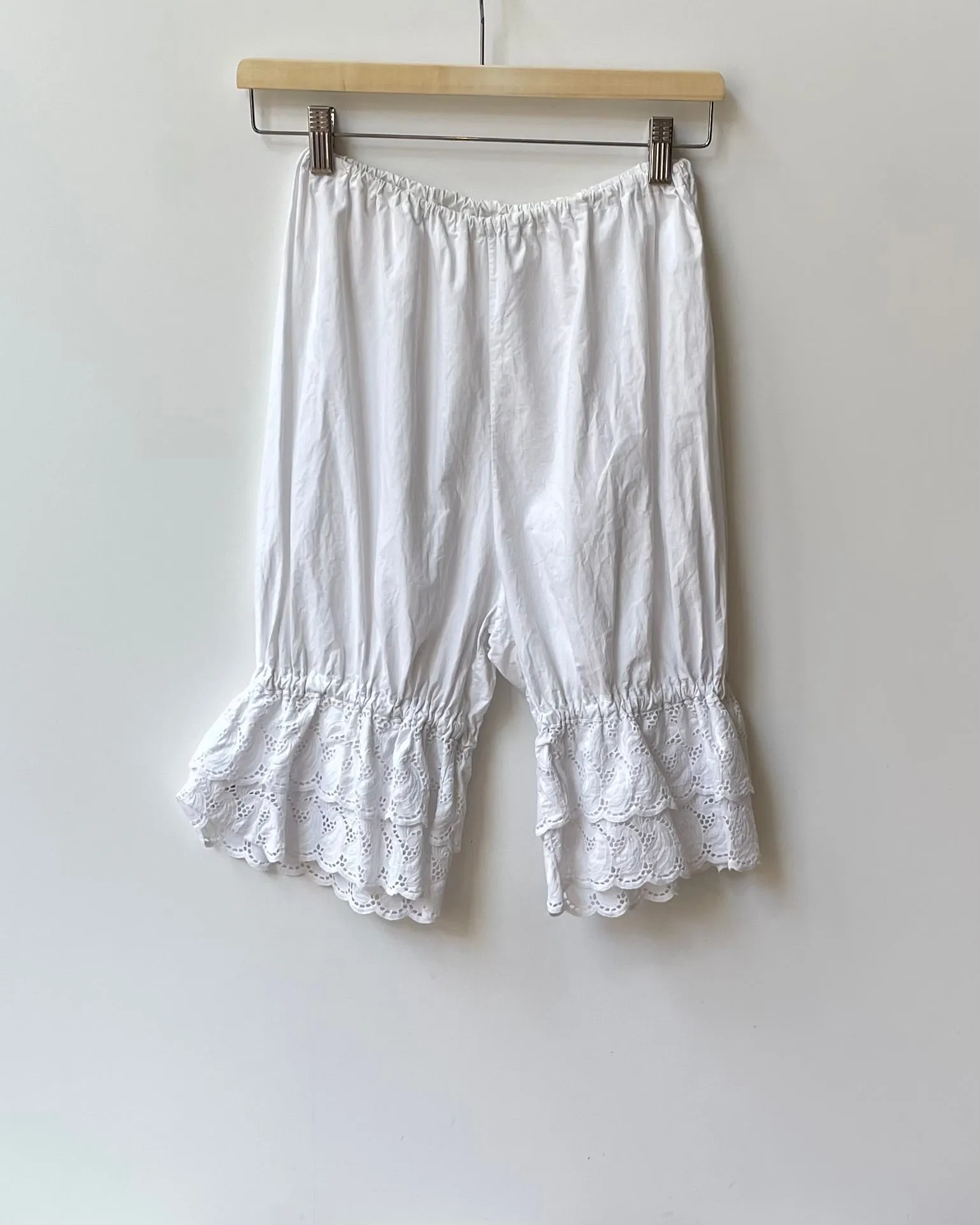 Antique White Cotton Feminine Lace Crop Pants