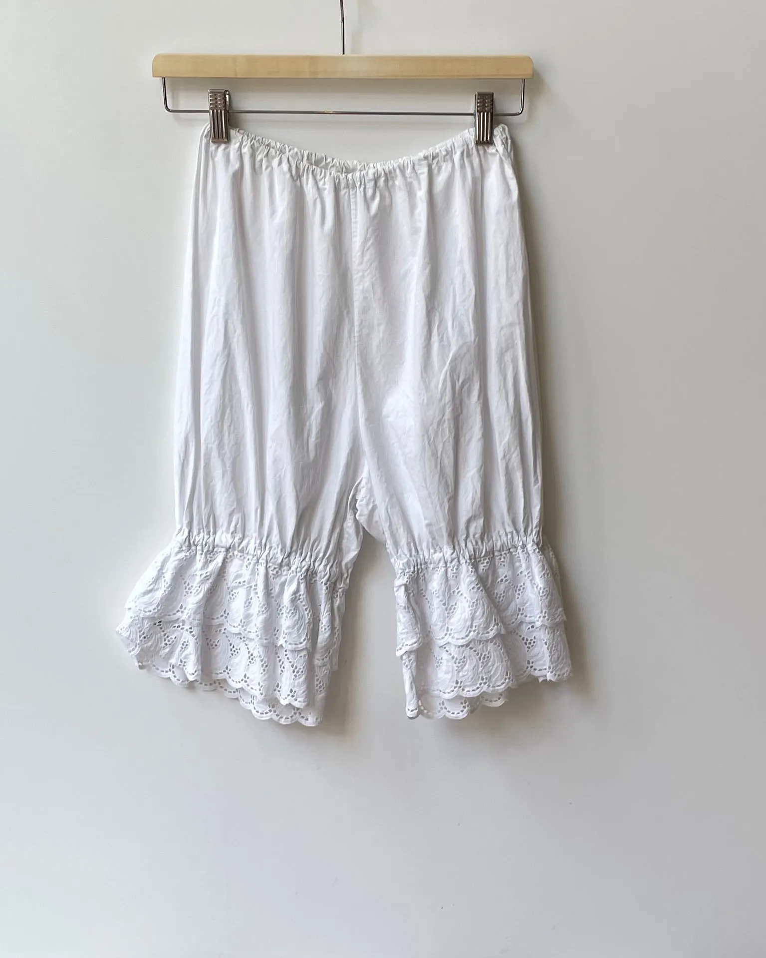 Antique White Cotton Feminine Lace Crop Pants